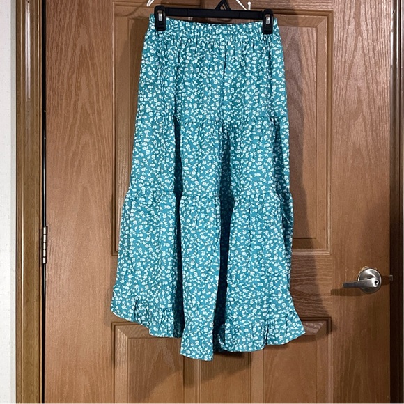 Chic High-Low Teal Floral Skirt - Picture 3 of 3